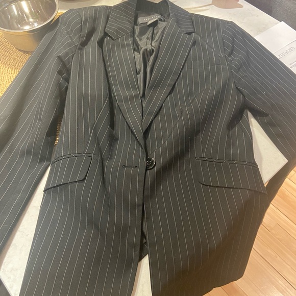 Suit blazer and pants black and White barely worn - Picture 2 of 2